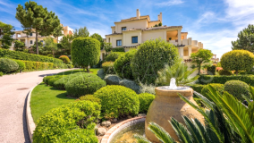 Zweistöckiges Penthouse zu verkaufen in Los Capanes del Golf, Benahavis