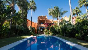 5 bedrooms semi detached villa for sale in La Alzambra
