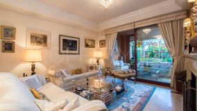 Villa pareada a la venta en La Alzambra de 5 dormitorios