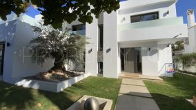 Spectacular modern five-bedroom villa located in the center of Marbella
