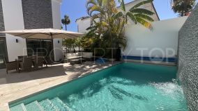 Spectacular modern five-bedroom villa located in the center of Marbella