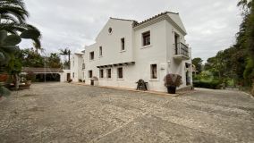 Villa for sale in El Paraiso, Estepona East