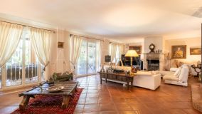 Villa for sale in Atalaya de Rio Verde, Nueva Andalucia