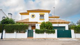 House for sale in Mairena del Aljarafe with 5 bedrooms