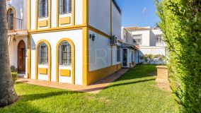 For sale semi detached house in Sanlucar la Mayor with 5 bedrooms