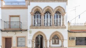 Casa con encanto de tres plantas más semisótano en Coria del Río, Sevilla.