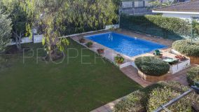 Chalet independiente con jardín y piscina en Urbanización de La Motilla.