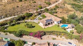 Villa for sale in Puerto del Capitan, Benahavis