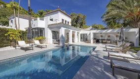 Encantadora villa andaluza de 5 dormitorios con toques modernos y vistas panorámicas en El Paraíso Alto - Benahavis