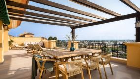 Lujoso ático reformado de 3 dormitorios con impresionantes vistas al mar y amplia terraza en Cumbres del Rodeo - Nueva Andalucía