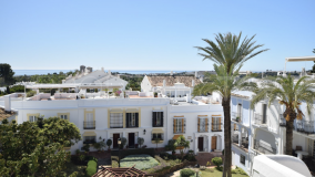 Fabulous renovated 2 bedroom townhouse with sea views in Aloha Pueblo, Nueva Andalucia