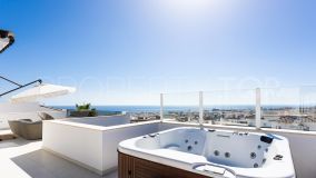 Ático exquisito de 4 dormitorios con vistas panorámicas y comodidades de lujo en Mirador de Estepona Hills - Estepona