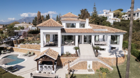 Buy villa with 5 bedrooms in Elviria