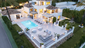 Buy villa with 5 bedrooms in Elviria