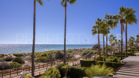 Fantástica casa de playa de 5 dormitorios con impresionantes vistas al mar en Bahía de Marbella - Marbella Este