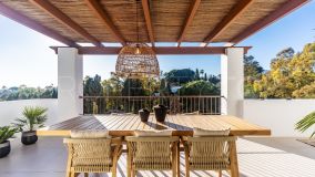Moderno apartamento dúplex de 3 dormitorios con impresionantes vistas y características exclusivas en Coto Real, Milla de Oro - Marbella