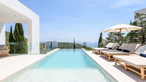 Exquisite Luxury Living: Newly Renovated 5 bedroom Villa with Breathtaking Sea Views in Roca Llisa