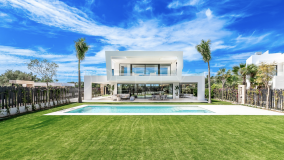 Exquisite 5 bedroom luxury villa with panoramic views in Marbella's Golden Mile