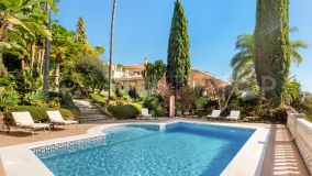 Magnificent 4 bedroom villa with sea views in El Herrojo Alto: luxury and comfort in a privileged location