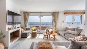 Vida Costera de Lujo en Roca Llisa: Un Prestigioso Refugio Mediterráneo de 3 Dormitorios