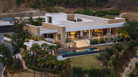 Modern 6 bedroom Mansion built on one level and with panoramic views in Marbella Club Golf Resort - Benahavis