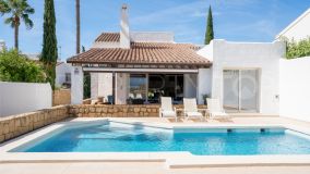 Fabulous 4 bedroom refurbished Villa with panoramic golf, mountain and sea views in La Alqueria - Benahavis