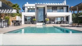 Stunning front line golf Villa with 6 bedrooms boasting sea, golf and mountain views in Valle Romano - Estepona