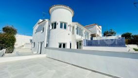 Villa de 4 dormitorios a la venta en El Faro