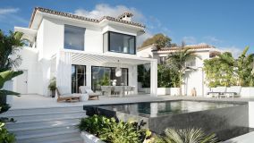 Villa de 5 dormitorios excepcionalmente diseñada con vistas al mar y a poca distancia de Puerto Banús - Nueva Andalucía
