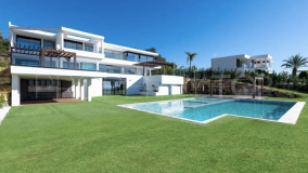 Villa contemporánea de nueva construcción de 5 dormitorios con vistas al mar en Marbella Club Golf Resort - Benahavis