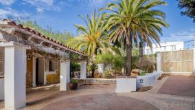 Unique investment opportunity: 3-bedroom villa plot with tennis court in Talamanca