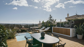 Espectacular apartamento de 3 dormitorios con piscina privada y vistas a la costa en Los Belvederes, Nueva Andalucía
