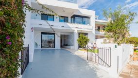 Renovated 5-bedroom townhouse with stunning rooftop and sea views in Guadalmina Alta, San Pedro de Alcántara.