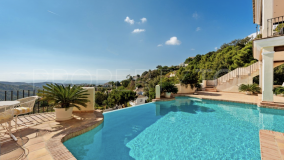 Exclusive 4 bedroom Andalusian-style Villa with Infinity Pool and Sea/Mountain Views in Monte Mayor - Benahavis
