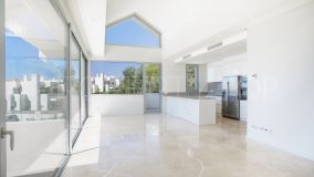 Duplex penthouse for sale in Marbella Club Hills with 3 bedrooms