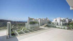 Ático contemporáneo a estrenar de 3 dormitorios con impresionantes vistas en Marbella Club Hills - Benahavis