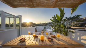 Captivating Duplex Penthouse with Spectacular Views: 3-Bedroom Retreat in La Quinta Hills - Benahavis