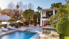 Exquisite 6 bedroom villa in Nueva Andalucía: luxury, comfort and mountain views