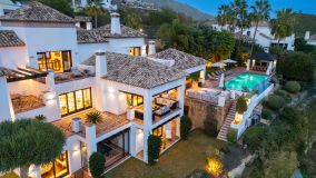 Exclusiva villa de 7 dormitorios con vistas panorámicas y comodidades de lujo en La Quinta - Benahavis