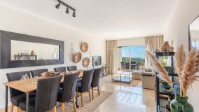 Fabulous 2 bedroom top floor apartment with panoramic views in Altos de la Quinta - Benahavis