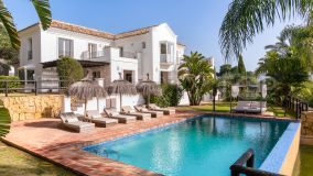 Espectacular villa de estilo andaluz de 6 dormitorios con impresionantes vistas en Los Monteros - Marbella Este
