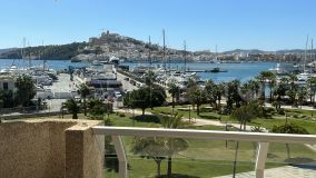 Sorprendente y amplio apartamento de 4 dormitorios con fantasticas vistas al mar y Dalt Vila en Marina Botafoch - Ibiza