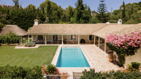 Enchanting one level 5 bedroom Villa with fantastic garden in Fuentes del Espanto - Benahavis