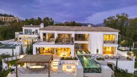 Impresionante villa estilo hacienda de 5 dormitorios con vistas panorámicas al mar en La Quinta - Benahavis