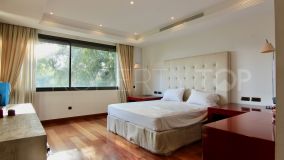 Apartamento con 2 dormitorios en venta en Laguna de Banus