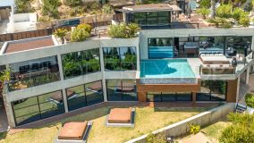 Moderna villa de 6 dormitorios con vistas panorámicas al mar y licencia de alquiler en la urbanización de Can Furnet