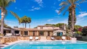 Luxury renovated 6 bedroom Villa with garden views in Rio Real - Marbella East