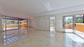 For sale duplex penthouse in Los Monteros Playa with 3 bedrooms