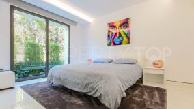 Apartamento con jardín de 4 dormitorios de alta calidad en primera línea de playa en Emare - Nueva Milla de Oro - Estepona
