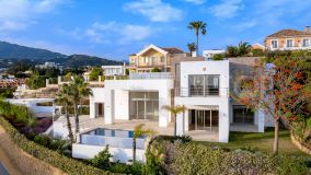 Modern 4 bedroom villa with panoramic views in Puerto del Capitan - Benahavis